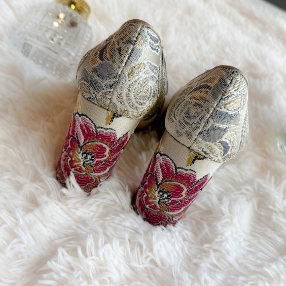 Nine West floral tapestry chunky “Scheila Pump” - Picture 3 of 7